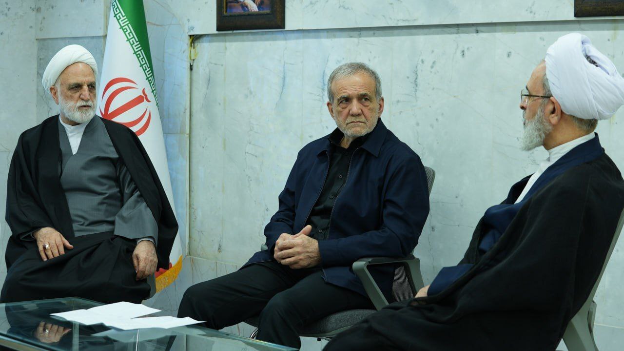 ادعای ترامپ: جنگ ممکن است یک ماه ادامه داشته باشد/ شهادت ۷ فرمانده نیرو‌های مسلح / ادعای آسوشیتدپرس: فرد مسلحی که پیراهنی با پرچم ایران بر تن داشت، دو نفر را کشته و ۱۴ نفر را در تگزاس آمریکا زخمی کرد/مهر: حمله موشکی ایران به اربیل/میزان: حمله به ساختمان فرماندهی انتظامی ری/امارات سفارت خود در ایران را بست/تسنیم: آسیب شدید به بیمارستان گاندی در پی حملات امشب