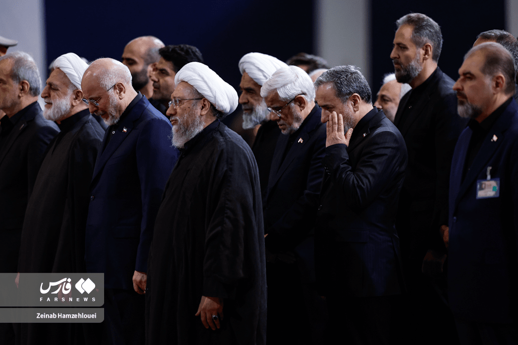 تصاویر: ادای احترام سران قوا و مسئولان ارشد کشور به پیکر امام شهید