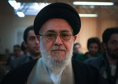 آقا موسی صدر هیچ نوع همراهی با انقلاب نداشت / چمران می گفت بیخود وقت خود را صرف این نهضت در ایران می کنید؛ این کار اشتباه است / امام موسی صدر از آنجا که مسئله نهضت برایش اهمیت چندانی نداشت، دیدار با شاه را انجام داد / آقاموسی زیربار همکاری برای انتشار مجله برای پوشش اخبار مبارزات در ایران نرفت؛ شاید به این دلیل که با مبارزات جاری در ایران موافق نبود /  چمران وقتی نهضت پیروز شد و امام به ایران آمد، به فاصله یک هفته به لبنان برگشت / هاشمی از ابتدا تا پایان عمر، جلوی صف می‌ایستاد و از فحاشی‌ها و خطرها هراسی نداشت