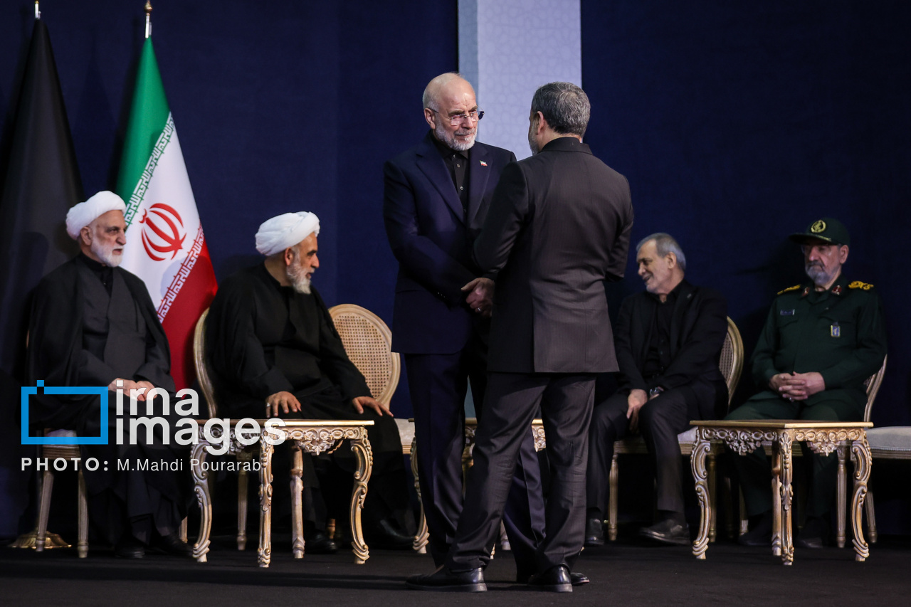 تصاویر: ادای احترام سران قوا و مسئولان ارشد کشور به پیکر امام شهید