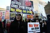 تصاویر : تظاهرات مردم کره جنوبی علیه ترامپ و در حمایت از ایران