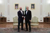 پزشکیان در دیدار با رئیس اتحادیه میهنی کردستان عراق: چنانچه برخی گروه‌ها مطالبات مشروعی داشته باشند، آماده‌ایم مسائل را از طریق گفت‌وگو حل‌وفصل کنیم؛ در عین حال، انتظار داریم  اصول حسن همجواری را رعایت کنند/بافل طالبانی: تلاش می‌کنیم  گروهک‌های ضدانقلاب فعال در مناطق مرزی ایران را از این مناطق دور کنیم / تمام تلاش ما حفظ امنیت ایران از جانب مرزهای اقلیم است
