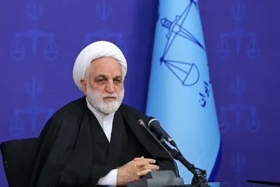 رئیس قوه قضائیه: تخریب اشخاص و نهاد‌ها در دستور کار دشمن است؛ هر روز یک شایعه را برای شخصی درست می‌کنند و آن را نشر می‌دهند / هدف شان ایجاد شبهه و تفرقه میان مردم و مسئولان و قواست / باید  میان خودی و غیرخودی تمییز قائل شویم  / بر مقابله قاطعانه با کسانی که هنجارشکنی می‌کنند، اهتمام و تاکید داریم