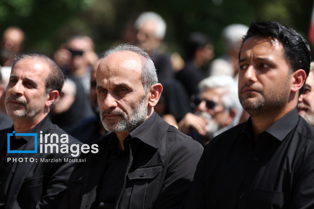 مراسم وداع با پیکر «بهروز رضوی»
