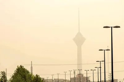 فعال شدن کانون‌های آلودگی در اطراف تهران و شهر‌های دیگر، به آلوده شدن هوا دامن زده/ انتظار تداوم روند آلودگی هوا تا پایان هفته را داریم/ بارش‌ها تا ۴۰ درصد نسبت به سال‌های قبل کاهش داشته؛ برای کشوری مانند ایران، این عدد بسیار بالا است/ به جز خود مراقبتی‌های جامعه، شرایط عملیاتی کوتاه مدتی برای عبور از وضعیت فعلی با توجه به گستردگی وضعیت، وجود ندارد
