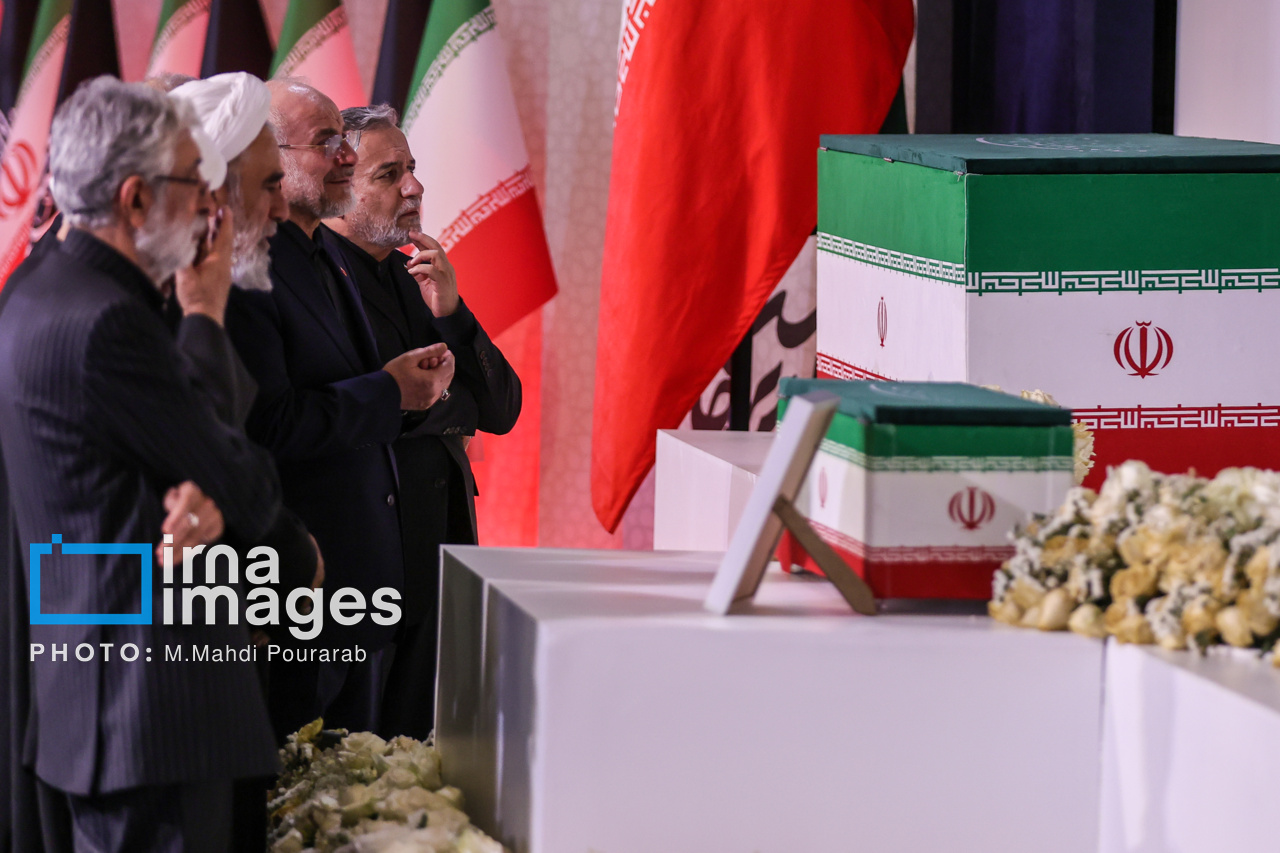 تصاویر: ادای احترام سران قوا و مسئولان ارشد کشور به پیکر امام شهید