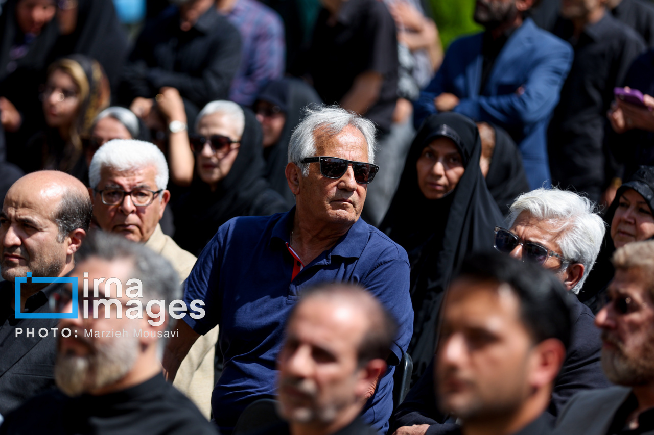 مراسم وداع با پیکر «بهروز رضوی»
