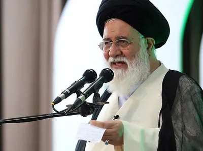 علم‌الهدی: می‌خواهند ما را در تعهدات لعنتی برجام نگه دارند / هر روز یک کلک می‌زنند؛ سفر پیاپی و ۱۰۰ دقیقه حرف زدن / کاری می‌کنند که رهبری در مقابل عمل انجام شده قرار گیرد تا مردم را در مقابل رهبری قرار دهند / امام حسین(ع) هیچگاه از دشمن رفع تحریم را تقاضا نکرد / سید الشهدا(ع) آب را جیره‌بندی کردند تا مصرفش محدود شود؛ این راهبرد همان است که رهبری با عنوان اقتصاد مقاومتی ارائه دادند