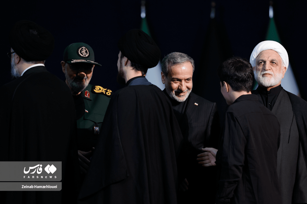 تصاویر: ادای احترام سران قوا و مسئولان ارشد کشور به پیکر امام شهید