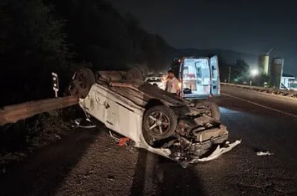 برخورد کامیون با ۲ خودرو در جاده قدیم امامزاده هاشم؛ ۴ نفر جان باختند