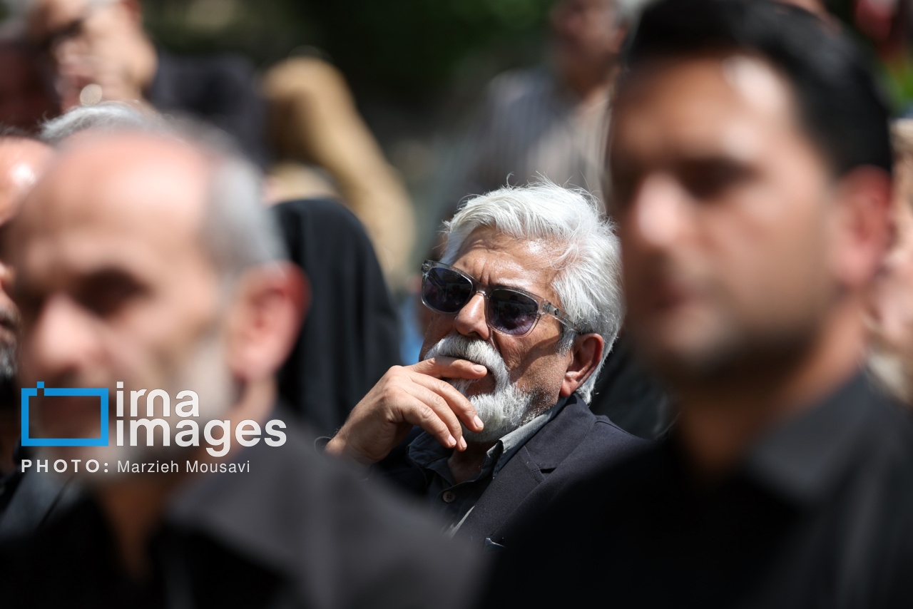 مراسم وداع با پیکر «بهروز رضوی»
