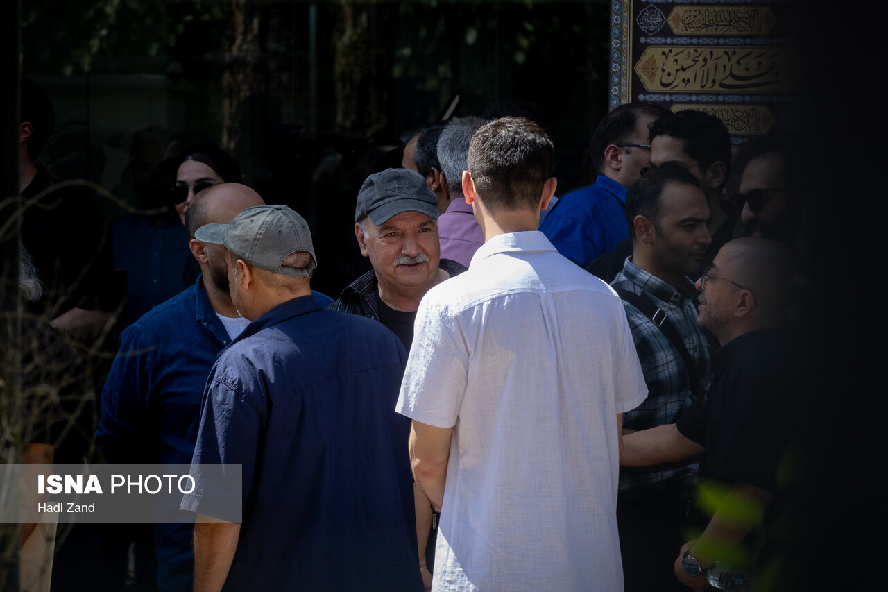 تصاویر:  تشییع پیکر زنده یاد «اکبر عبدی»