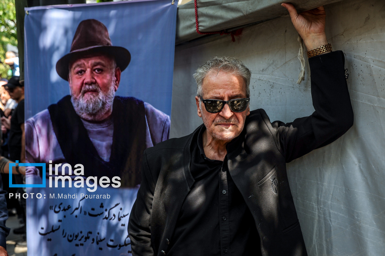 تصاویر:  تشییع پیکر زنده یاد «اکبر عبدی»