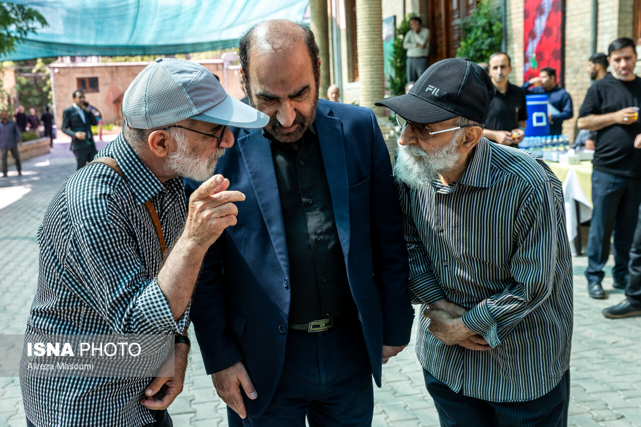 تصاویر: مراسم تشییع پیکر «سیمین‌ دخت وحیدی»، شاعر