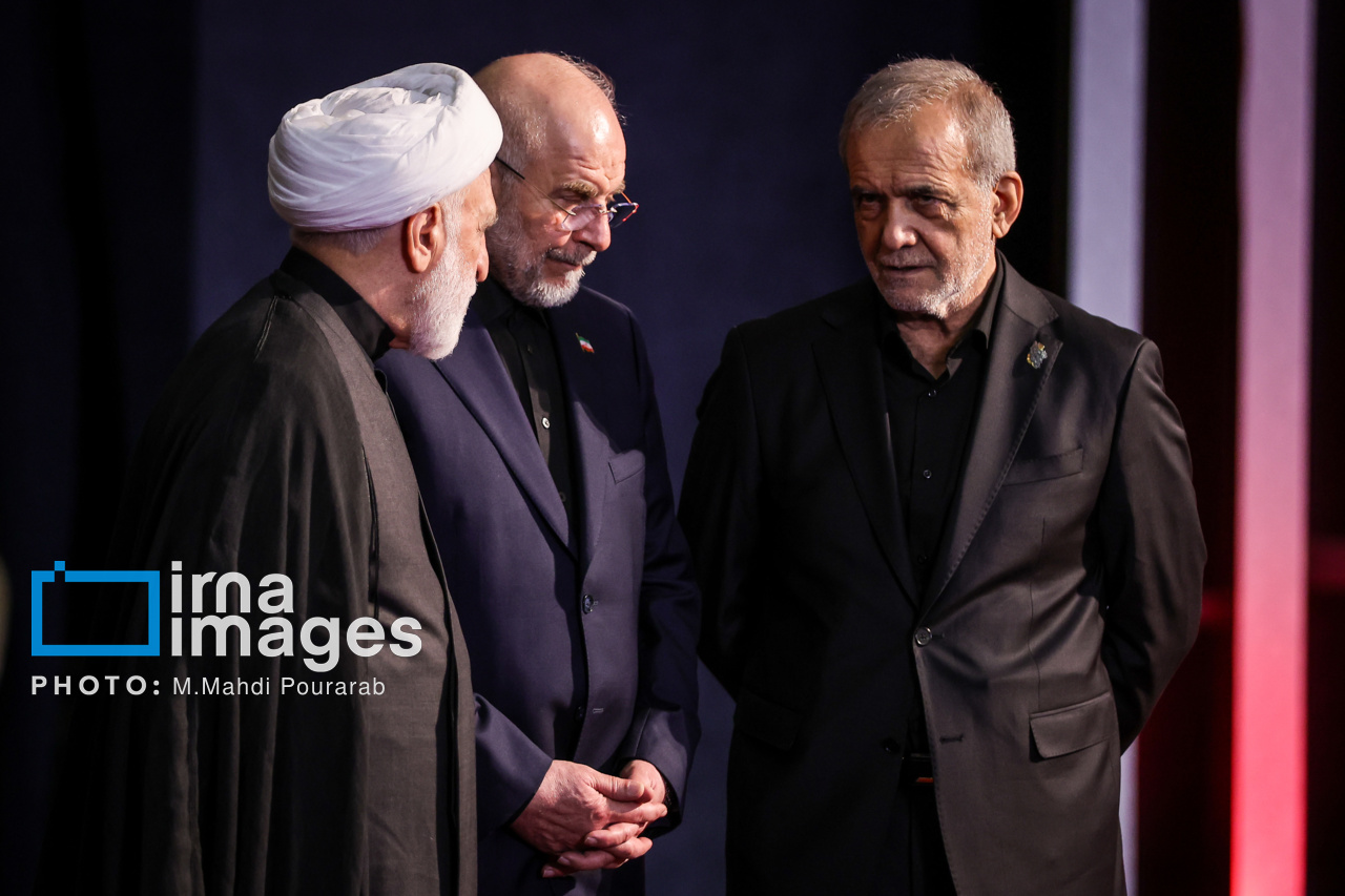 تصاویر: ادای احترام سران قوا و مسئولان ارشد کشور به پیکر امام شهید