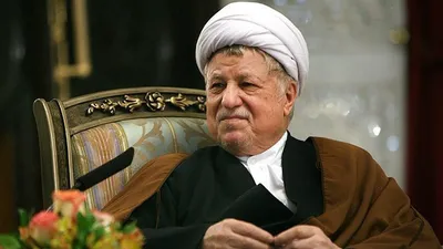 خاطرات آیت الله هاشمی رفسنجانی، ۲۵ اسفند ۱۳۷۷: به مناسبت چهارشنبه‌سورى، از سراسر شهر، صداى انفجار ترقه‌ها به‌گوش مى‌رسد؛ بعد از انقلاب، بى‌سابقه است
