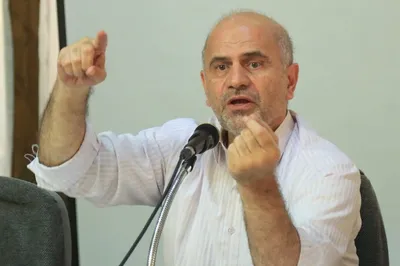 نامه دوم اقتصاددان‌ها را به زودی منتشر می‌کنیم/ دست‌هایی در کار است که روحانی با ما روبه‌رو نشود/ چیزی که مجلس و دولت پخته‌اند بی‌کیفیت‌ترین برنامه تاریخ است