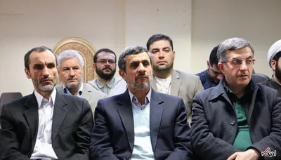 عباس عبدی: احمدی‌نژاد ٩٦ با احمدی‌نژاد ٨١ تفاوت چندانی ندارد / نمی‌توان ماجرا را به این تقلیل داد که رفيقش او را از راه به در كرد! / ديگر قدرتی ندارد كه اصولگرایان آويزان او شوند