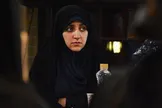اگر گفته می‌شود لایحه حجاب قابلیت اجرایی ندارد، به این دلیل است که بخش‌هایی از آن می‌تواند همه چیز را به هم بریزد؛ مثلاً راننده تاکسی اینترنتی باید به مسافر خود تذکر بدهد، دوربین‌های مغازه در اختیار دیگران قرار بگیرد، کافه یا فروشگاه بسته شود/ حجاب موضوعی فرهنگی است؛ با ضربه باتوم نمی‌توان فرهنگ را اصلاح کرد/ نباید دو گروه زنان باحجاب و کم‌حجاب را مقابل یکدیگر قرار دهیم