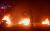رویترز: افزایش قیمت سوخت در سوریه، گسترده‌ترین اعتراضات از زمان سقوط اسد را رقم زد / معترضان لاستیک آتش زدند و جاده‌های اصلی، از جمله بزرگراه ارتباطی دمشق با حلب، قطب صنعتی کشور، را مسدود کردند