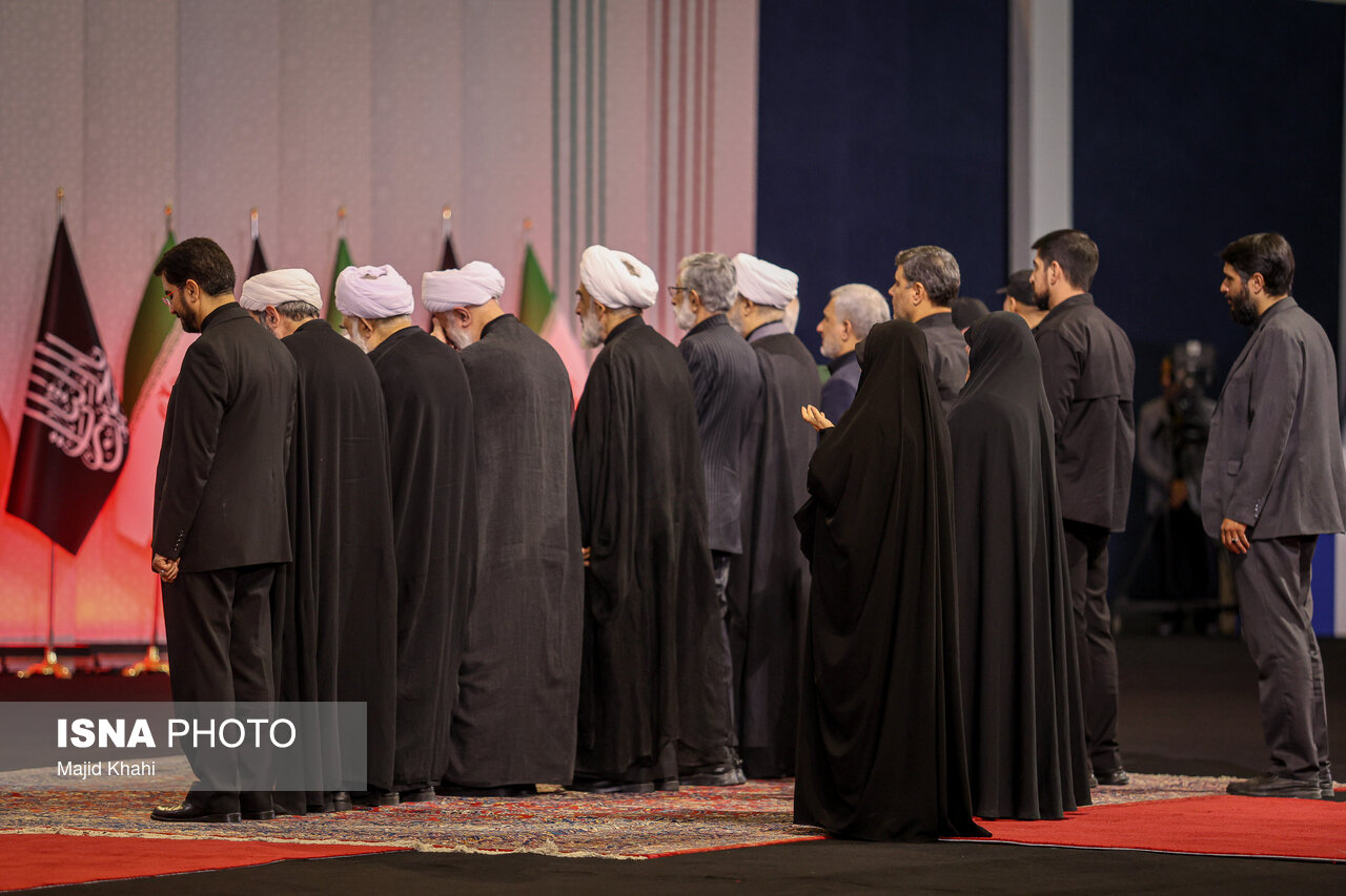 تصاویر: ادای احترام سران قوا و مسئولان ارشد کشور به پیکر امام شهید