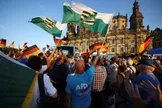 رویترز: ضربه به اقتدار مرتس؛ حزب راست افراطی «آلترناتیو برای آلمان» (AfD) در انتخابات ایالتی به جایگاه نخست جهش کرد/ هنوز مشخص نیست که این حزب بتواند به‌تنهایی دولت تشکیل دهد /  گذشته نازی آلمان موجب شده احزاب جریان اصلی این کشور تمایل چندانی به همکاری با AfD نداشته باشند / این حزب خواهان سیاستی سختگیرانه در قبال مهاجرت و روابط گرم‌تر با روسیه است