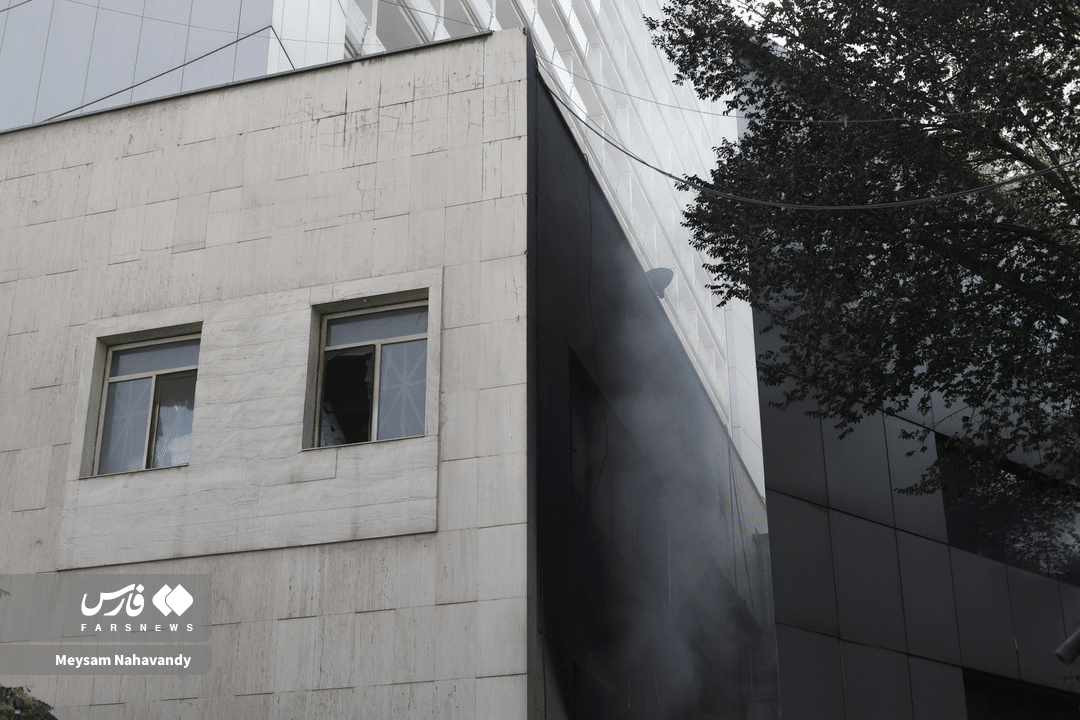 تصاویر: آتش‌سوزی در هتل پارسیان استقلال