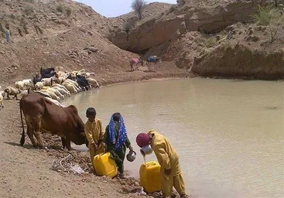 بی‌آبی در کنارک سیستان و بلوچستان / ۱۰۰ خانوار منطقه ماهاست ‌آب ندارند؛ علت: فرسودگی لوله آب / استفاده مردم از ذخیره آب باران در چاله‌های انسان‌ساز برای تامین آب شرب و شست‌وشو