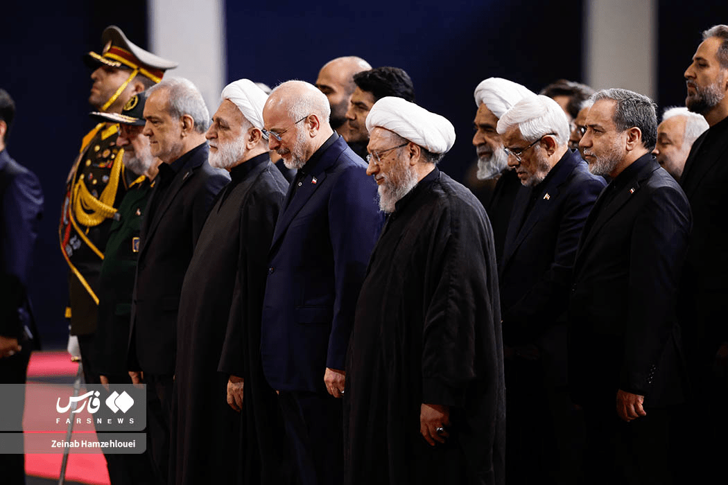 تصاویر: ادای احترام سران قوا و مسئولان ارشد کشور به پیکر امام شهید