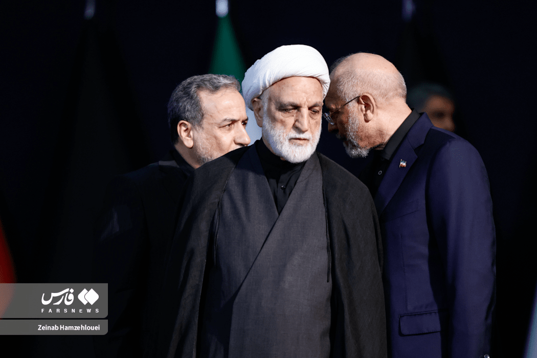 تصاویر: ادای احترام سران قوا و مسئولان ارشد کشور به پیکر امام شهید