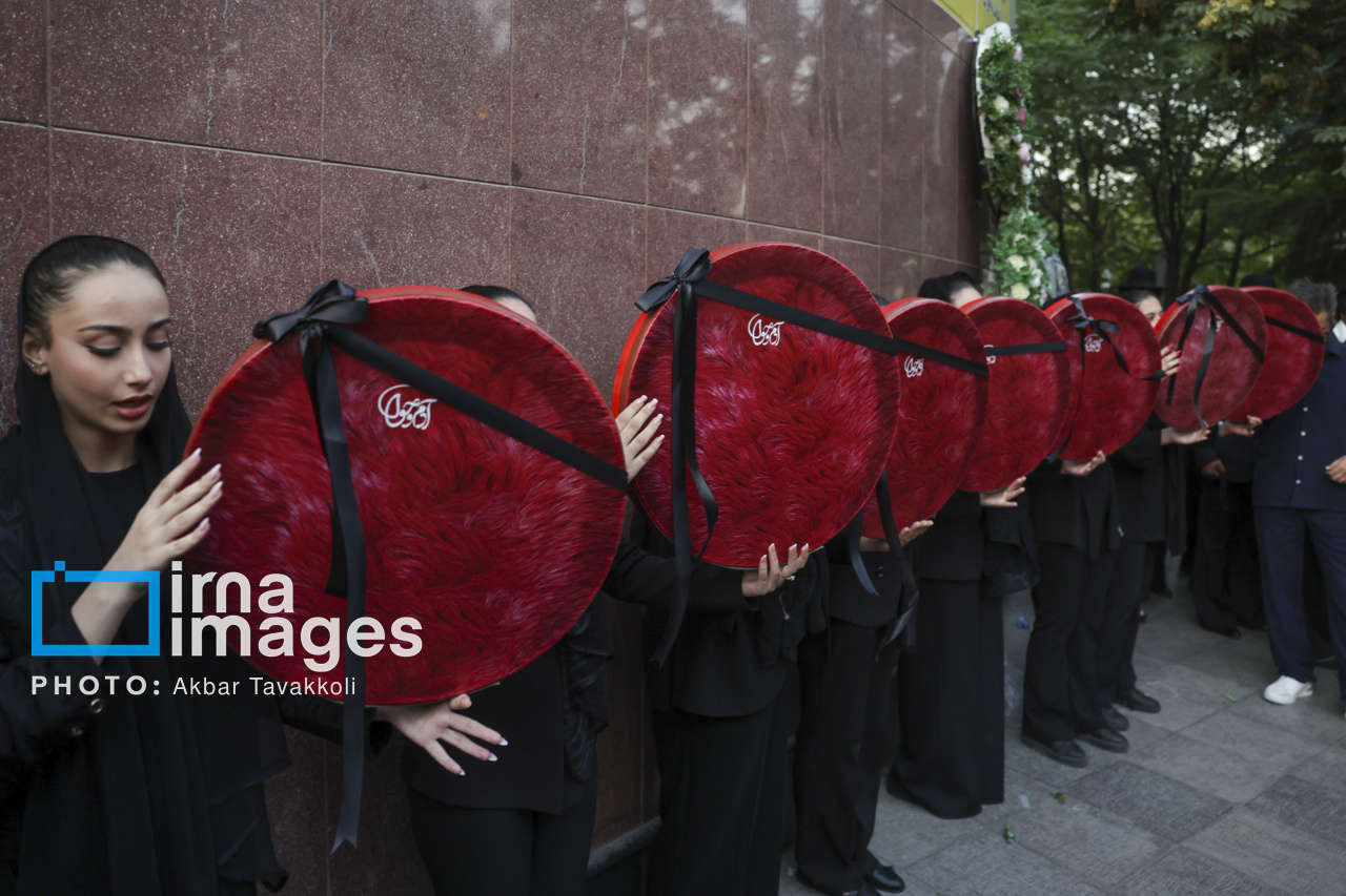 تصاویر: مراسم یادبود زنده یاد «اکبر عبدی»