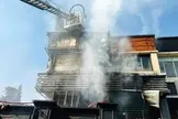 ببینید/ آتش‌سوزی رستوران دو طبقه شهرک غرب