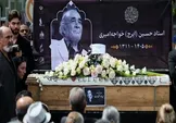 ببینید / آوازخوانی اعلیرضا افتخاری، در مراسم تشییع زنده‌یاد ایرج