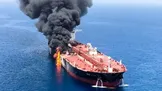 نیروی دریایی سپاه: یک سوپرنفتکش به مین‌های ایرانی تنگۀ هرمز برخورد کرد و در شعله‌های آتش گرفتار شده