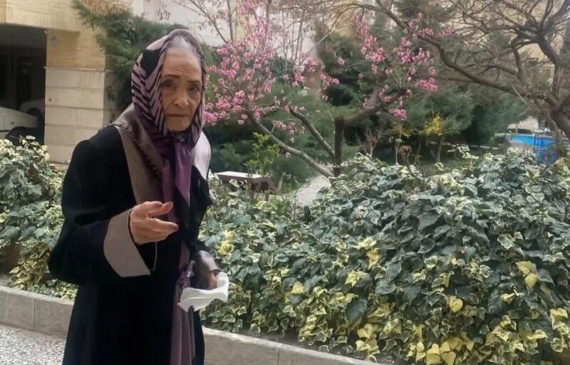آذر عظیما، خواننده پیشکسوت موسیقی و از اولین خوانندگان برنامه‌های گل‌ها، در ۹۹ سالگی درگذشت