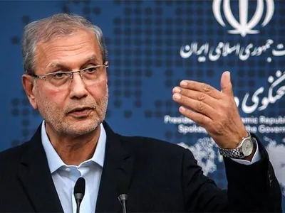 ربیعی: از ابتدا می‌دانستیم که به صرف پیروزی انقلاب و بدون تلاش بی‌وقفه، نمی‌توانیم تضمینی برای دستیابی به آرمان‌های مردمسالاری دینی پیدا کنیم / نباید کاستی‌ها و اشتباهات خودمان را نادیده بگیریم / در دام دیدگاه‌های مخالف مردمسالاری گرفتار نشویم / باید در برابر سلیقه مردم که از صندوق‌های رأی بیرون می‌آید، سر فرود بیاوریم / باید آزادی‌ها را گسترش بدهیم