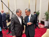در روز شصت و هشتم جنگ سوم چه گذشت؟/ سازمان عملیات تجارت دریایی بریتانیا: حادثه امنیتی در تنگه هرمز در ۱۶ مایلی دریایی شمال شرقی خصب در عمان/ آسوشیتدپرس: آمریکا با صدور روادید برای مقامات ارشد ایرانی جهت شرکت در سازمان ملل موافقت کرد/ ادعای ترامپ: درباره جنگ ایران تصمیم بزرگی در پیش دارم/ خبرنگار الشرق نیوز: سفرای کشورهای حوزه خلیج فارس با معاون روبیو دیدار کردند