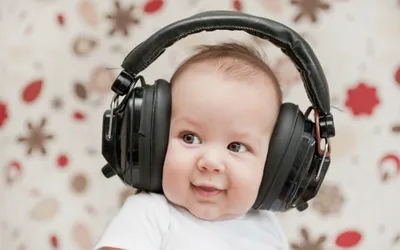 علت خطرناک بودن هدفون برای کودکان