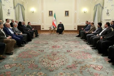 روحانی: خبر خوش این است که در آبان نسبت به ماه‌های قبل، تورم یک‌ماهه، یک سوم شد؛ پیش‌بینی این وضعیت را می‌کردیم / در ماه‌های بعد هم روند کاهش تورم را ادامه می‌دهیم / در سفر اخیر به آذربایجان غربی، از روی بزرگواری، لطف و احترام، کسی اعتراضی به زبان نیاورد؛ این البته برای من خیلی سنگین بود