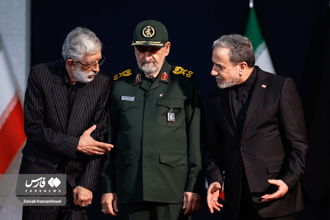 تصاویر: ادای احترام سران قوا و مسئولان ارشد کشور به پیکر امام شهید