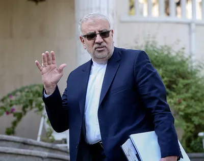 وزیر نفت: دولت برنامه‌ای برای افزایش قیمت بنزین ندارد / بیش از ۱۵۰ میلیون لیتر ذخیره بنزین داریم / از روسیه واردات بنزین نداریم