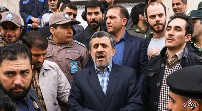 طعنه کیهان به احمدی‌نژاد: می‌گویند همه کنار بکشند تا ما زمام امور را بدست بگیریم / این چرندیات باعث پوزخند است