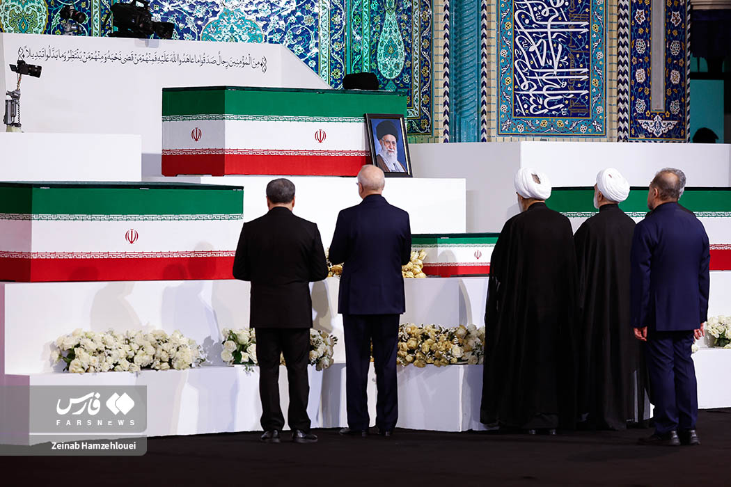 تصاویر: ادای احترام سران قوا و مسئولان ارشد کشور به پیکر امام شهید