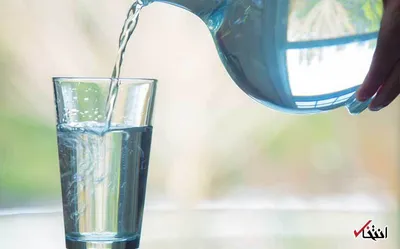 آیا نوشیدن آبِ یک شب مانده خطرناک است؟