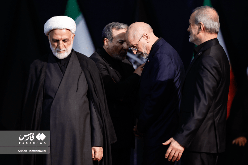 تصاویر: ادای احترام سران قوا و مسئولان ارشد کشور به پیکر امام شهید