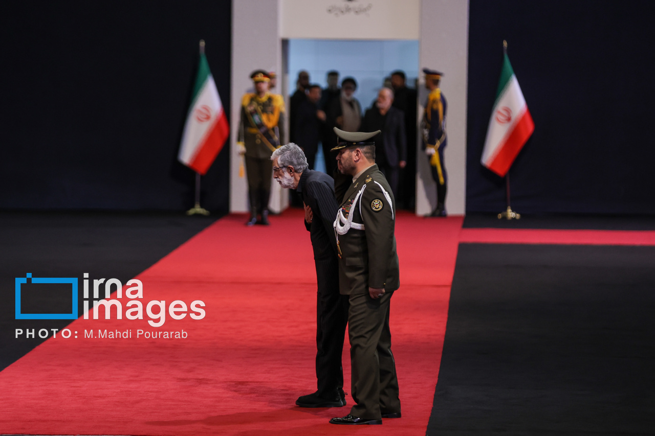تصاویر: ادای احترام سران قوا و مسئولان ارشد کشور به پیکر امام شهید