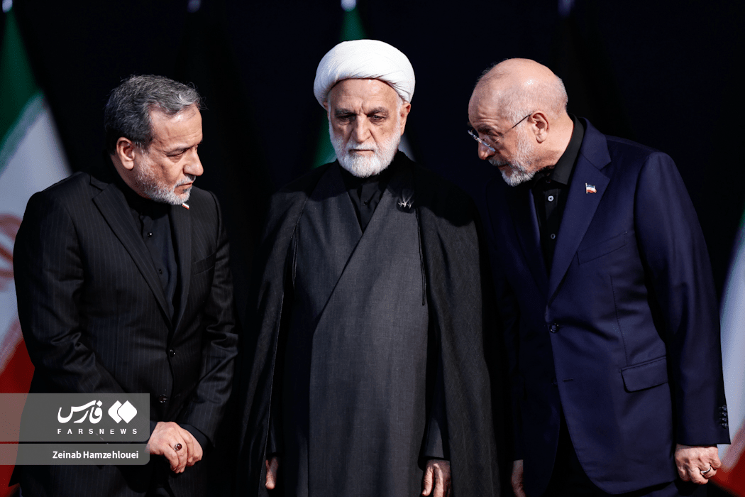 تصاویر: ادای احترام سران قوا و مسئولان ارشد کشور به پیکر امام شهید