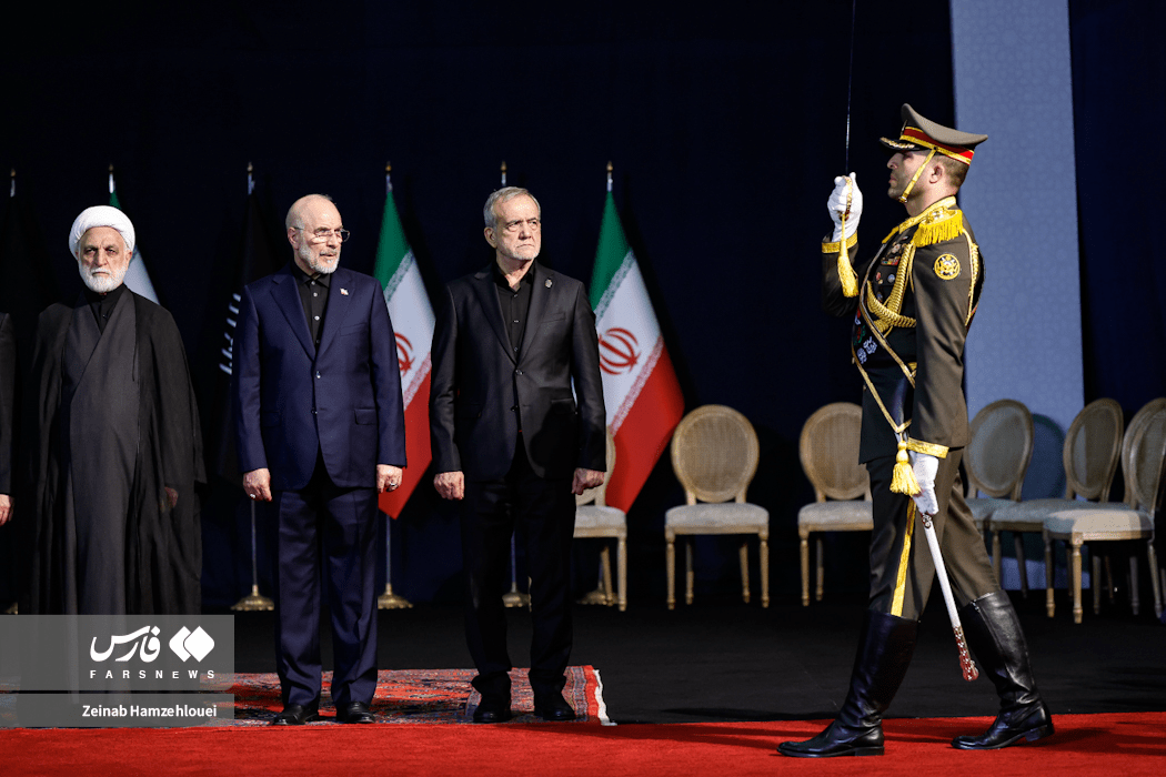 تصاویر: ادای احترام سران قوا و مسئولان ارشد کشور به پیکر امام شهید