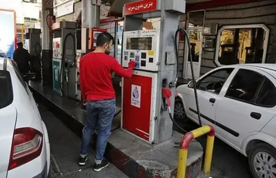 آغاز طرح آزمایشی سوخت گیری بدون کارت سوخت / در این طرح، با اسکن کیوآرکد از طریق موبایل و ارسال شماره همراه، رمزی برای سوخت گیری ۳۰ لیتر بنزین آزاد ارسال می‌شود
